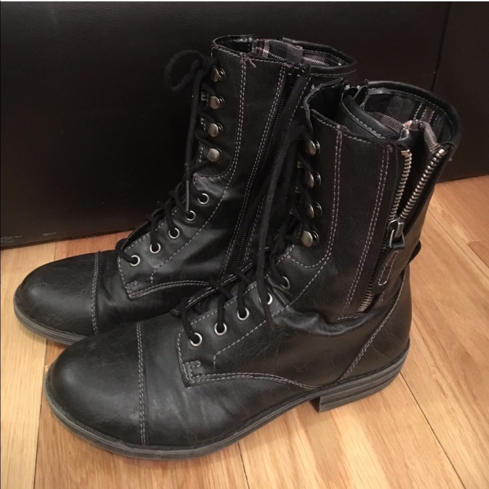 Combat boots